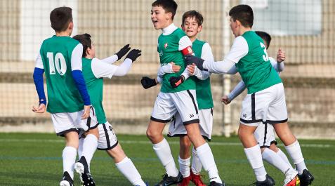 Los jugadores de Juan Bautista Irurzun celebran uno de los goles de las semifinales Los jugadores de Juan Bautista Irurzun celebran uno de los goles de las semifinales