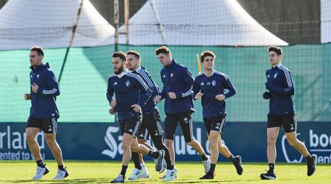 Los futbolistas que tuvieron más minutos en Girona completaron una suave sesión ayer en Tajonar Los futbolistas que tuvieron más minutos en Girona completaron una suave sesión ayer en Tajonar