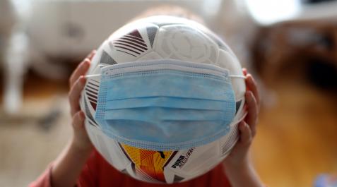 El nuevo balón de la liga de fútbol ha llegado a mi casa al mismo tiempo que el covid El nuevo balón de la liga de fútbol ha llegado a mi casa al mismo tiempo que el covid