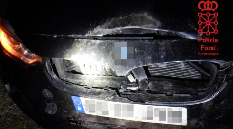 policia foral Uno de los vehículos accidentados tras atropellar a un animal