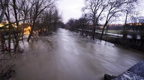 DesbordamientosPamplona Crecida del río Arga a su paso por Pamplona este lunes, 10 de enero