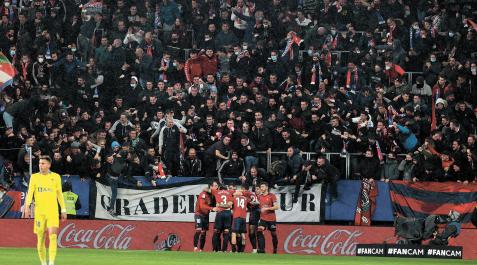 Al Osasuna-Cádiz asistieron 16.292 espectadores, el 92% del total permitido. En la imagen, la celebración del 2-0. Al Osasuna-Cádiz asistieron 16.292 espectadores, el 92% del total permitido. En la imagen, la celebración del 2-0.