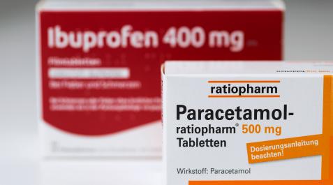 139426591_l El paracetamol provoca menos efectos secundarios y tiene menos contraindicaciones que el ibuprofeno.