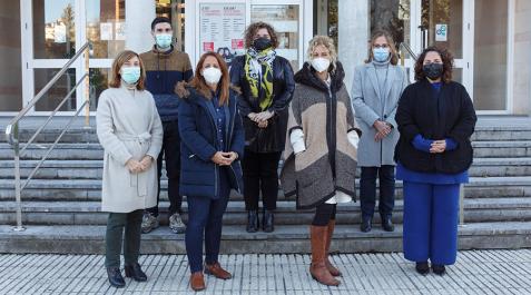 La UPNA lidera un proyecto para mejorar la calidad de vida de las supervivientes a largo plazo de cáncer de mama El equipo investigador, en la Facultad de Ciencias de la Salud de la UPNA. En la fila superior, de izda. a dcha., José Antonio Sanz, Paula Escalada Hernández y Marta Domingo Oslé. Fila inferior, de izda. a dcha., Rosario Orzanco Garralda, Nely Soto Ruiz, Cristina García-Vivar y Nerea Elizondo Rodríguez