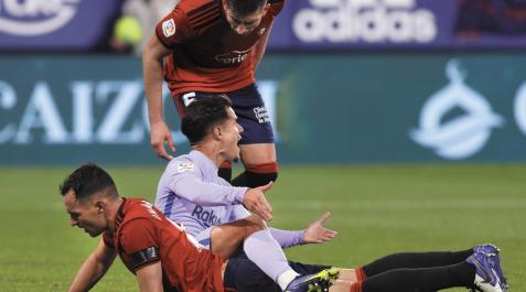 David García recrimina una acción a Coutinho, con Unai en el suelo, el día que visitó el Barcelona El Sadar David García recrimina una acción a Coutinho, con Unai en el suelo, el día que visitó el Barcelona El Sadar