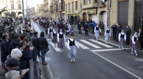 san sebastián tafalla Un momento de la subida de la corporación a Santa María en el día del patrón