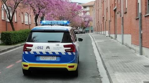 coche policia municipal pamplona Un vehículo de la Policía Municipal, en una calle de Pamplona