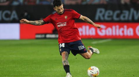 Rubén García golpea el balón en el partido contra el Celta Rubén García golpea el balón en el partido contra el Celta