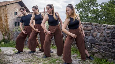 El grupo Lauarin Los componentes del grupo Lauarin: Aitor García, Oihane Munarriz, Maite Txurruka y Naiara Ayesa.
