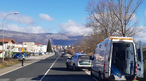 guardia civil Los agentes cortaron parcialmente un carril y atendieron al varón