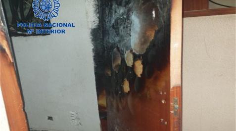Incendio provocado en Villava La detenida en Villava llegó a provocar un incendio en el edificio, que hizo precisa la intervención de los Bomberos