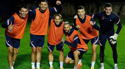 Budimir, Lovren, Modric, Brozovic, Perisic y el guardameta Simon Sluga, en una sesión con Croacia Budimir, Lovren, Modric, Brozovic, Perisic y el guardameta Simon Sluga, en una sesión con Croacia