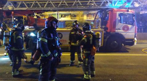 bomberos barcelona Varias dotaciones de los Bomberos de Barcelona han trabajado en la extinción del incendio