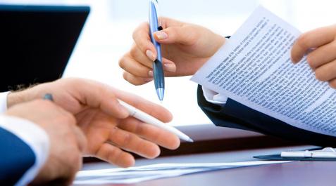 Firma de un contrato de trabajo Firma de un contrato de trabajo
