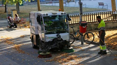 Una barredora en Pamplona Una barredora en Pamplona