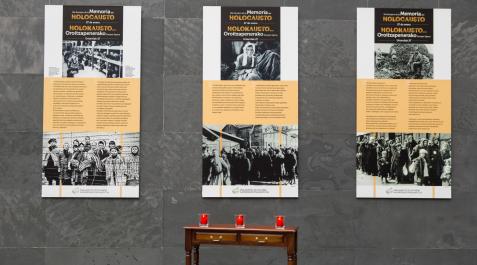 Instalación colocada en el Atrio del Parlamento de Navarra con motivo del Día Europeo de la Memoria del Holocausto Instalación colocada en el Atrio del Parlamento de Navarra con motivo del Día Europeo de la Memoria del Holocausto