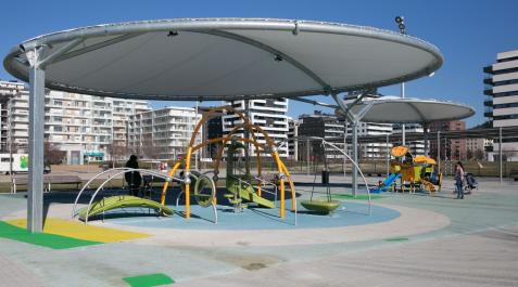 Las plazas de Ezcaba en Txantrea y de Maravillas Lanberto en Lezkairu disfrutan ya de sus zonas de juegos infantiles cubiertas Las plazas de Ezcaba en Txantrea y de Maravillas Lanberto en Lezkairu disfrutan ya de sus zonas de juegos infantiles cubiertas