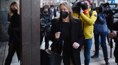 Lorena Iglesias (c), la abogada de detenido por su supuesta implicación en la desaparición de Esther López en Traspinedo (Valladolid) a su llegada este viernes a los juzgados Lorena Iglesias (c), la abogada de detenido por su supuesta implicación en la desaparición de Esther López en Traspinedo (Valladolid) a su llegada este viernes a los juzgados