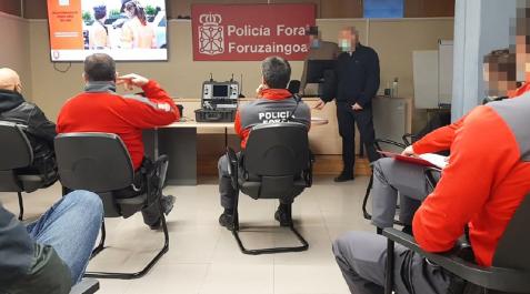 DronesPForal Varios agentes atienden durante la formación en el manejo de drones