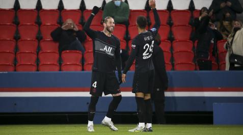 PSGRamos Sergio Ramos celebra un gol con su compañero del PSG, Thilo Kehrerel