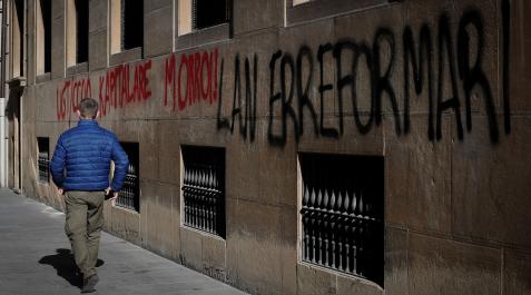 pintadas ugt Pintadas en la sede de UGT en Pamplona