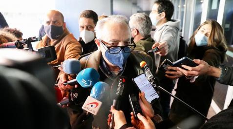 MSanz El expresidente del Gobierno de Navarra, Miguel Sanz, contesta a los medios a su llegada al Consejo Político de UPN