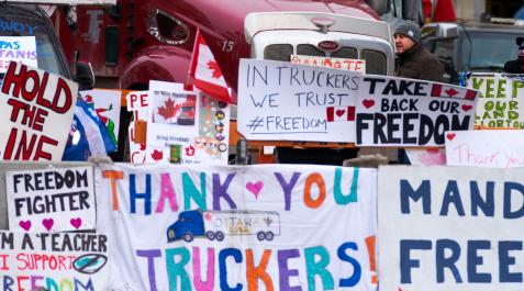 Carteles de apoyo a los camioneros que protestan en Ottawa Carteles de apoyo a los camioneros que protestan en Ottawa