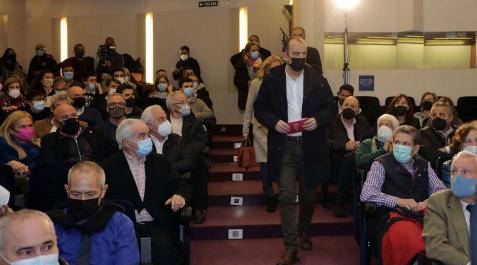 Adanero, en el acto de la presentación del libro de Cayetana Álvarez de Toledo en el Colegio de Médicos Adanero, en el acto de la presentación del libro de Cayetana Álvarez de Toledo en el Colegio de Médicos