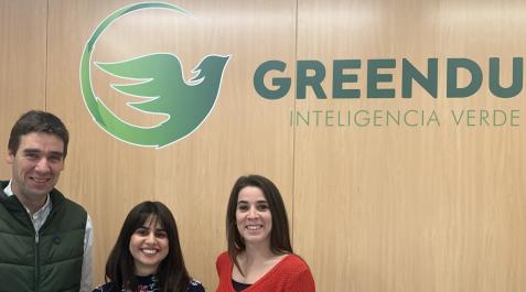 Greendur De izda. a dcha.: Jesús Castillo, promotor y director general; Claudia Bustamante, responsable de diseño termodinámico; y Damaris Martínez, responsable de diseño mecánico