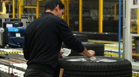 Un momento del proceso de fabricación de ruedas de Truck&Wheel
