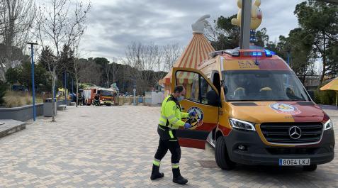 parque atracciones madrid Una ambulancia del Samur, en el parque de atracciones de Madrid