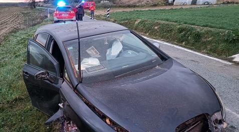 accidente en larraga El conductor de este vehículo que se salió de la vía en Larraga fue imputado por alcoholemia