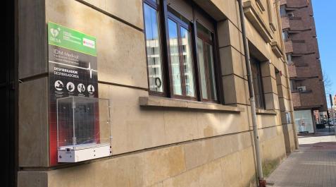 La vitrina vacía en la fachada del Instituto de Salud Pública La vitrina vacía en la fachada del Instituto de Salud Pública