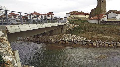 Esquíroz parque fluvial Vista de la actuación realizada en 2005 en Esquíroz, que se conectará con el paseo fluvial del río Elorz
