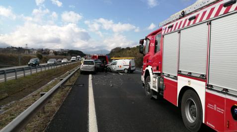 Imagen de los coches accidentados Imagen de los coches accidentados