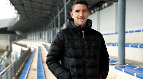 Joseba Alcuaz, delantero del Txantrea, ayer en las instalaciones del Txantrea Joseba Alcuaz, delantero del Txantrea, ayer en las instalaciones del Txantrea