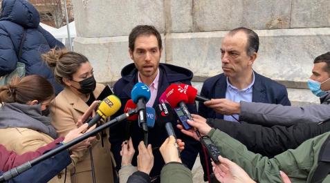 Carlos García Adanero y Sergio Sayas presentan su plataforma con 631 adhesiones Carlos García Adanero y Sergio Sayas presentan su plataforma con 631 adhesiones