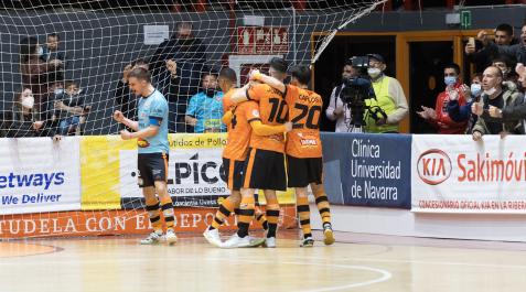 AspilRibera Alegría entre los jugadores de Aspil Ribera tras lograr el empate contra el Jimbee Cartagena