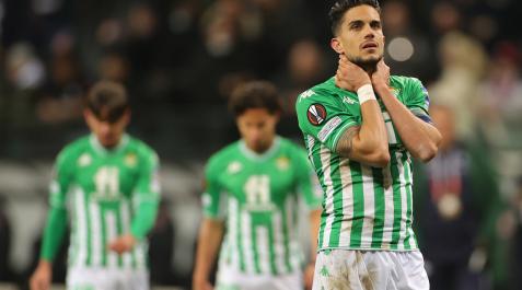 betis Marc Bartra se lamenta tras el gol del Eintracht