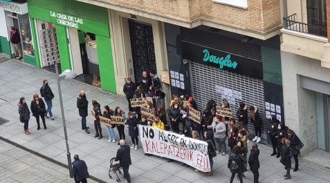 Protesta este viernes en un establecimiento de Douglas en Pamplona Protesta este viernes en un establecimiento de Douglas en Pamplona