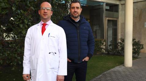 JBañales En primer término el doctor Mariano Pons, de la CUN, y tras él, Jesús Bañales, investigador principal