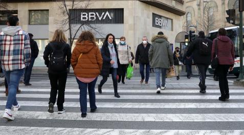 mascarillas pamplona Vuelven a subir los contagios en Navarra, con más de 350 positivos