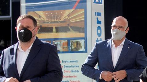 Oriol Junqueras Raül Romeva El líder de ERC, Oriol Junqueras, junto a Raül Romeva a su llegada a la primera reunión de la Permanente Nacional del partido tras recuperar su libertad en Barcelona