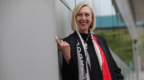 Rosa Díez posa en el exterior del edificio de Diario de Navarra tras la entrevista Rosa Díez posa en el exterior del edificio de Diario de Navarra tras la entrevista