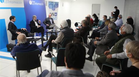 Momento del foro ‘DN en vivo’ celebrado este lunes en las instalaciones de Diario de Navarra. En el escenario, Mohamed, Herce y Yulen Garmendia Momento del foro ‘DN en vivo’ celebrado este lunes en las instalaciones de Diario de Navarra. En el escenario, Mohamed, Herce y Yulen Garmendia