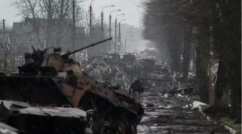 UCRANIA Devastación: Los soldados ucranianos han encontrado espeluznantes pruebas de crímenes de guerra en las zonas que han recuperado de los rusos