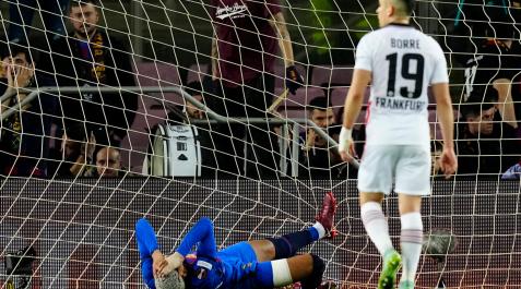 Araujo desesperado en una de las acciones del partido Araujo desesperado en una de las acciones del partido