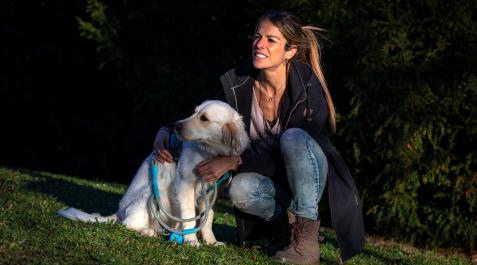 Maitane Melero, con su perra Ari, que le acompañó durante la entrevista Maitane Melero, con su perra Ari, que le acompañó durante la entrevista