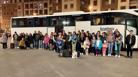 Llegada a Bilbao de refugiados ucranianos Llegada a Bilbao del primer autobús con familias ucaranianas fletado por Chernobil Elkartea