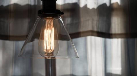 ELECTRICIDAD El precio de la luz bajará este viernes un 20%, hasta los 70,27 euros/MWh